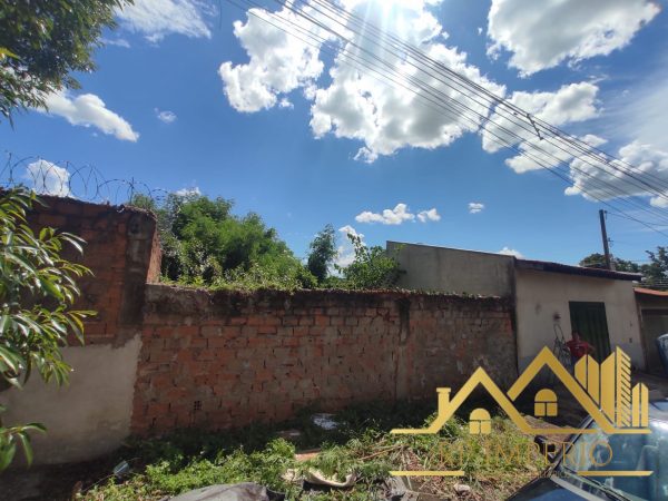 Terreno em avenida Parque dos Pinos