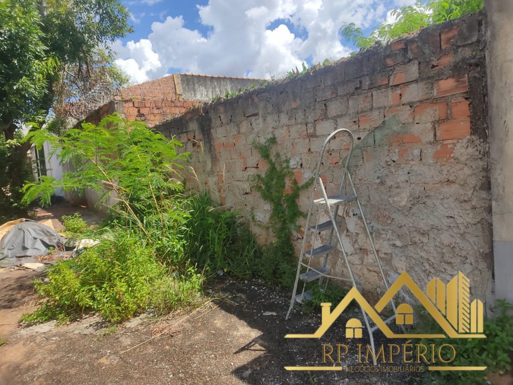 Terreno em avenida Parque dos Pinos