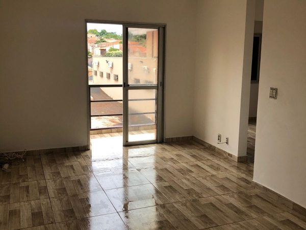 Apartamento com varanda – Planalto Verde