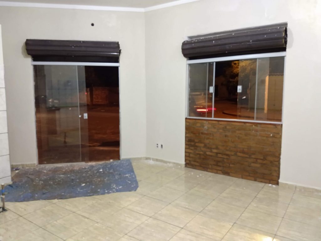 Casa com salão comercial – Parque São Sebastião Casa com salão comercial – Parque São Sebastião