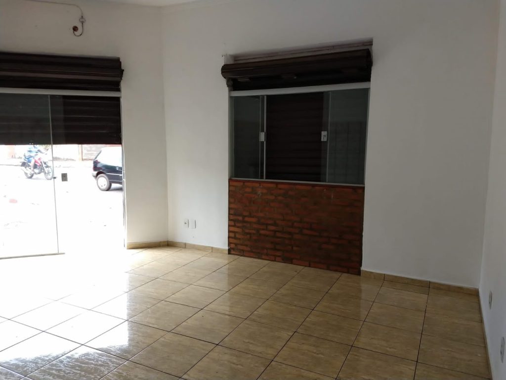 Casa com salão comercial – Parque São Sebastião Casa com salão comercial – Parque São Sebastião
