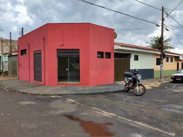 Casa com salão comercial – Parque São Sebastião