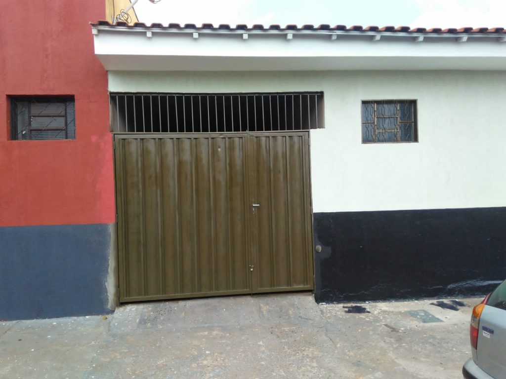 Casa com salão comercial – Parque São Sebastião Casa com salão comercial – Parque São Sebastião