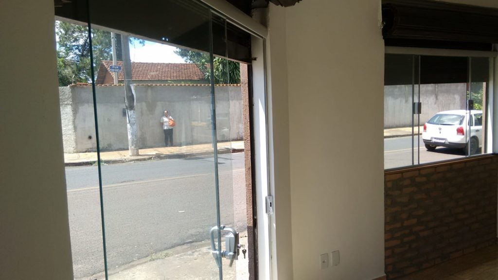 Casa com salão comercial – Parque São Sebastião Casa com salão comercial – Parque São Sebastião