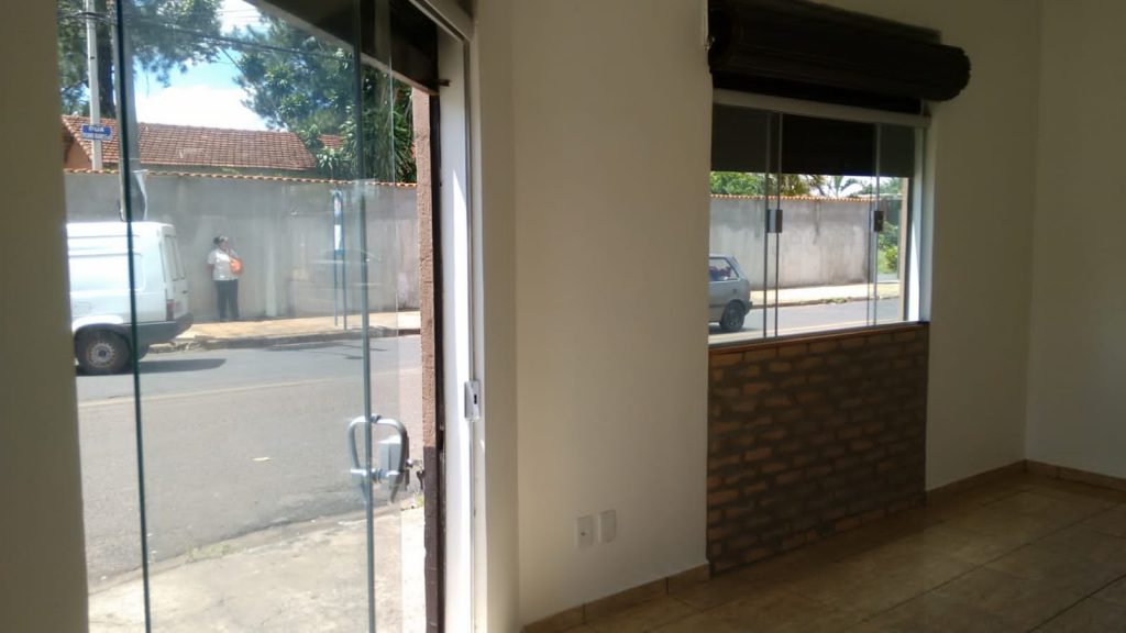 Casa com salão comercial – Parque São Sebastião Casa com salão comercial – Parque São Sebastião