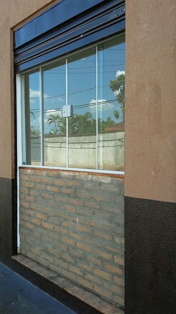 Casa com salão comercial – Parque São Sebastião Casa com salão comercial – Parque São Sebastião