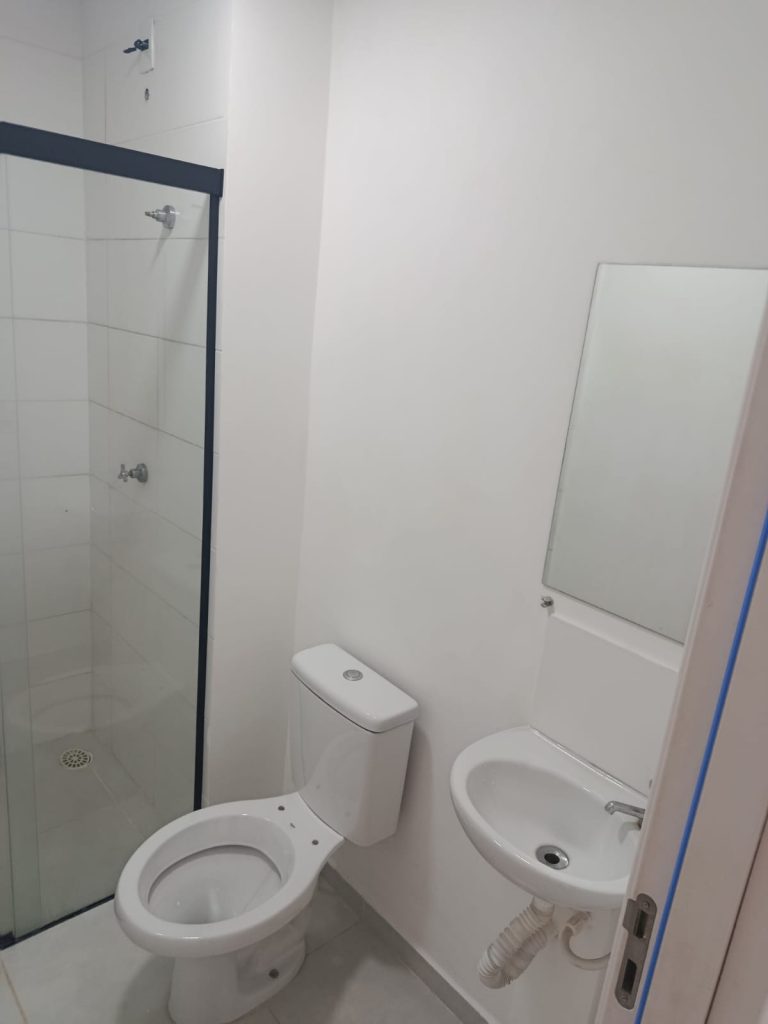 Aluga – se Apartamento novo com varanda integrada