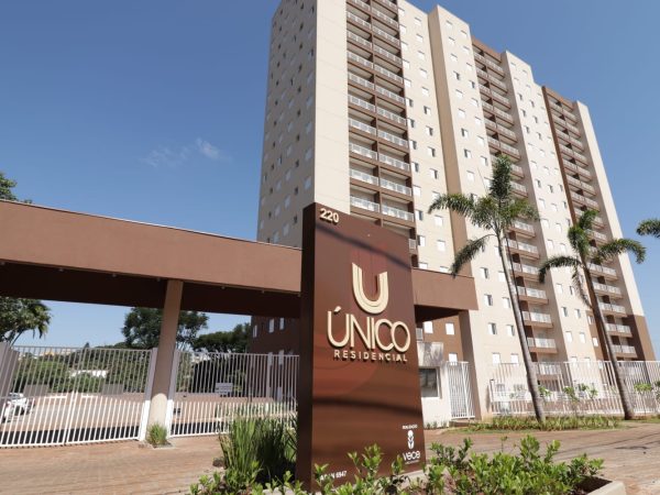 Aluga – se Apartamento novo com varanda integrada