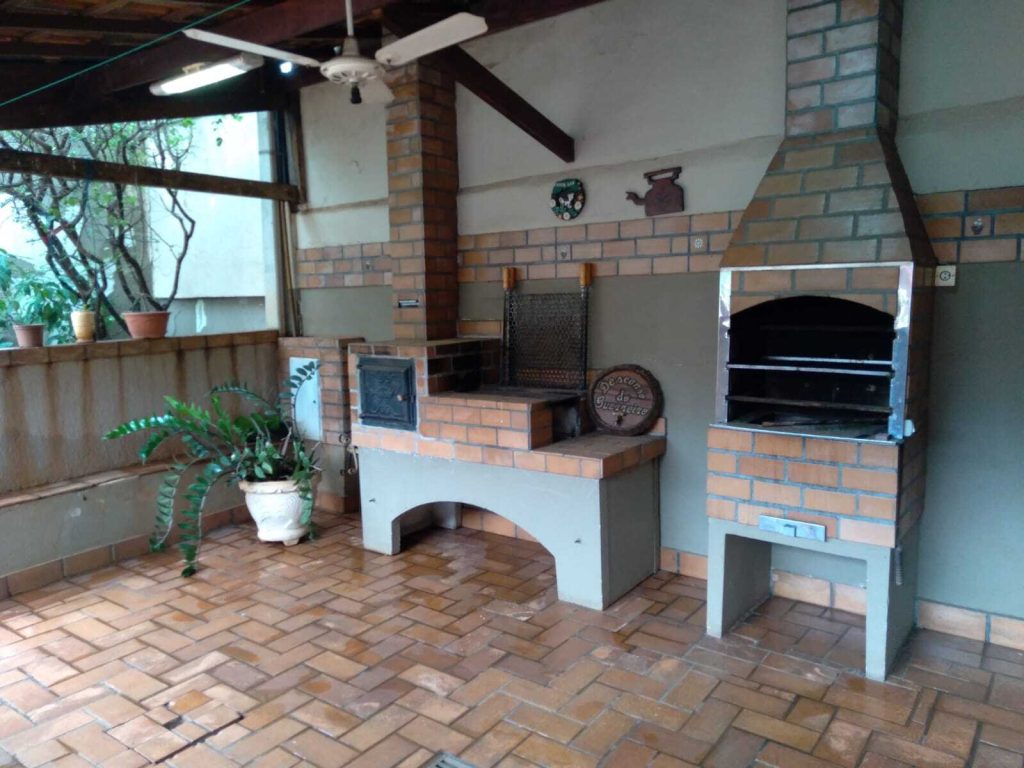 Casa 3 dormitórios com área gourmet