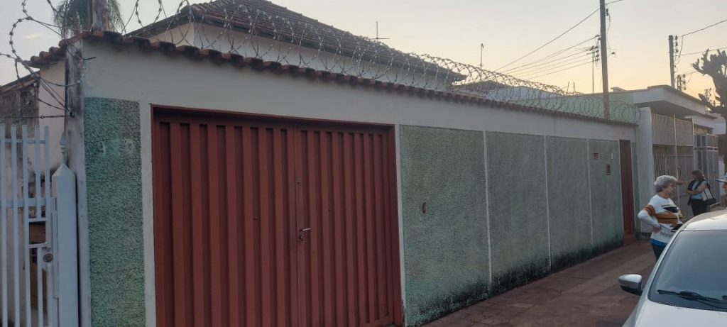 Casa com terreno amplo no bairro Campos Elíseos Casa com terreno amplo no bairro Campos Elíseos