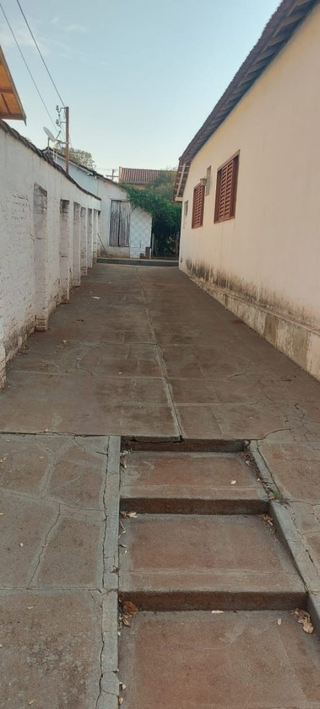 Casa com terreno amplo no bairro Campos Elíseos Casa com terreno amplo no bairro Campos Elíseos