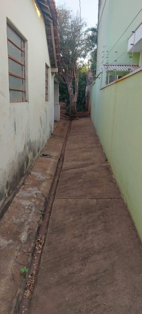 Casa com terreno amplo no bairro Campos Elíseos Casa com terreno amplo no bairro Campos Elíseos