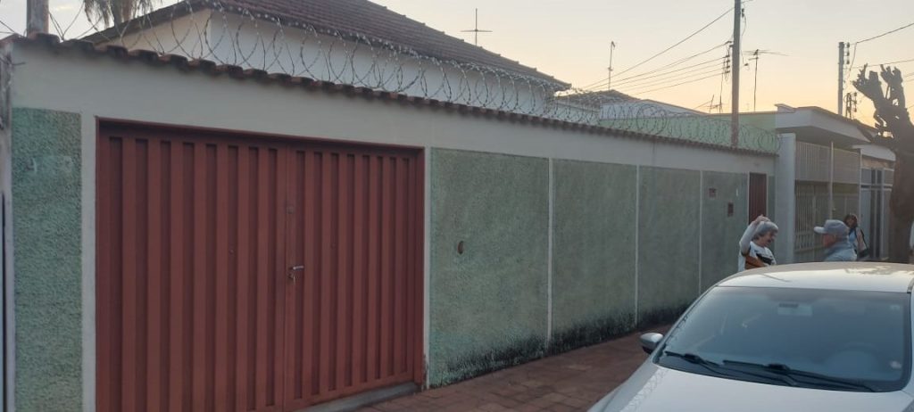 Casa com terreno amplo no bairro Campos Elíseos Casa com terreno amplo no bairro Campos Elíseos