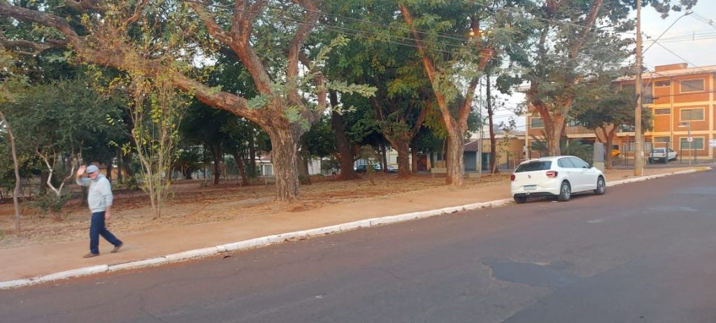 Casa com terreno amplo no bairro Campos Elíseos Casa com terreno amplo no bairro Campos Elíseos