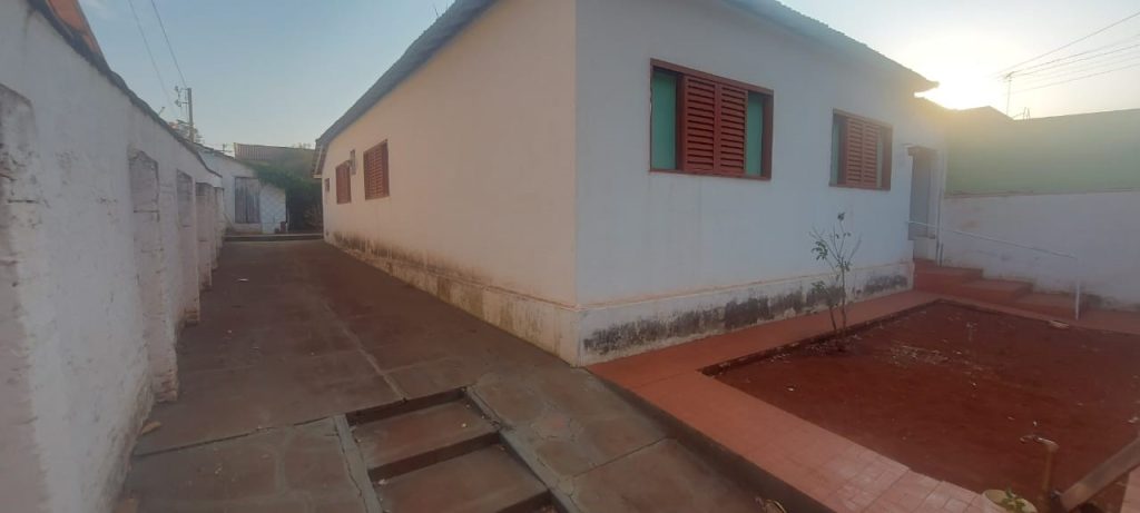 Casa com terreno amplo no bairro Campos Elíseos Casa com terreno amplo no bairro Campos Elíseos