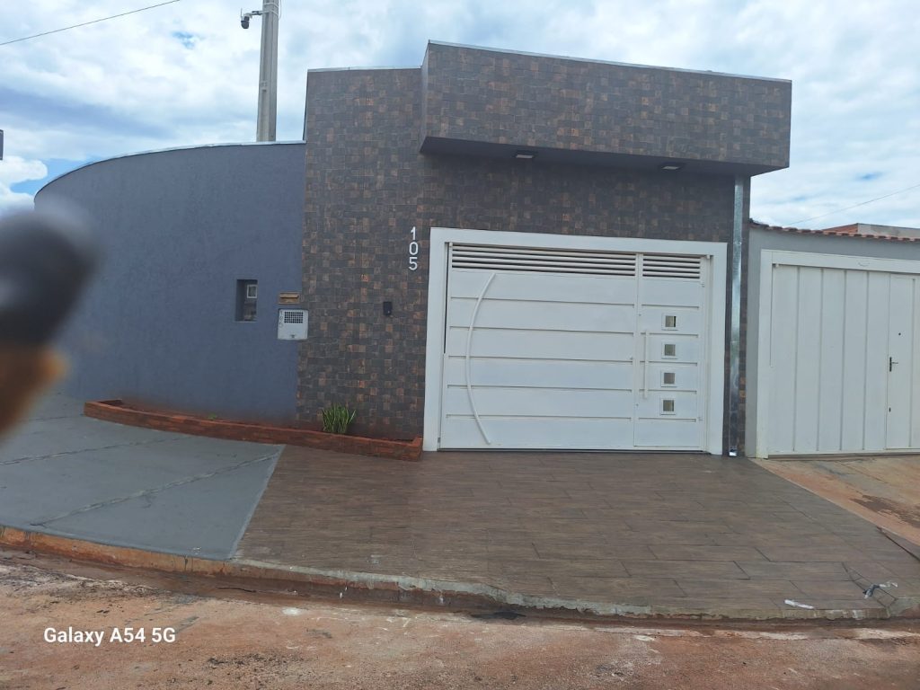 Casa Nova com Piscina zona Leste