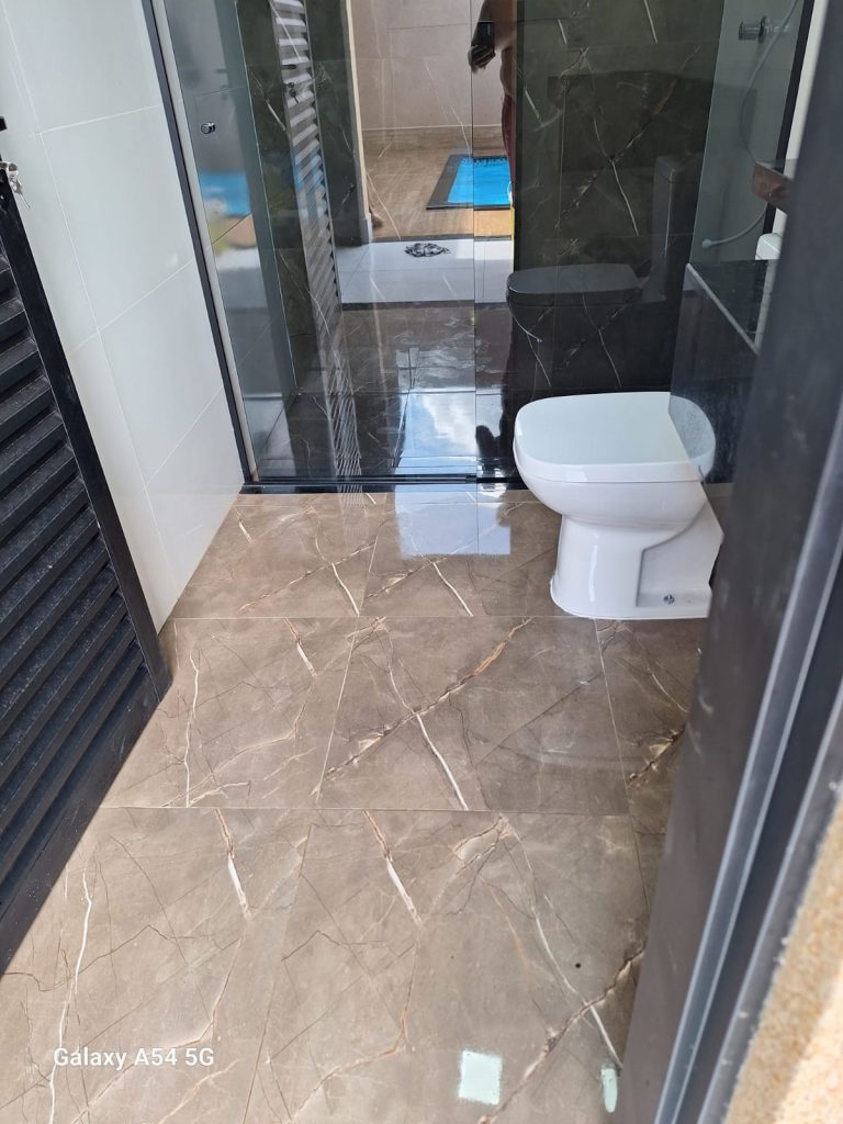 Casa Nova com Piscina zona Leste