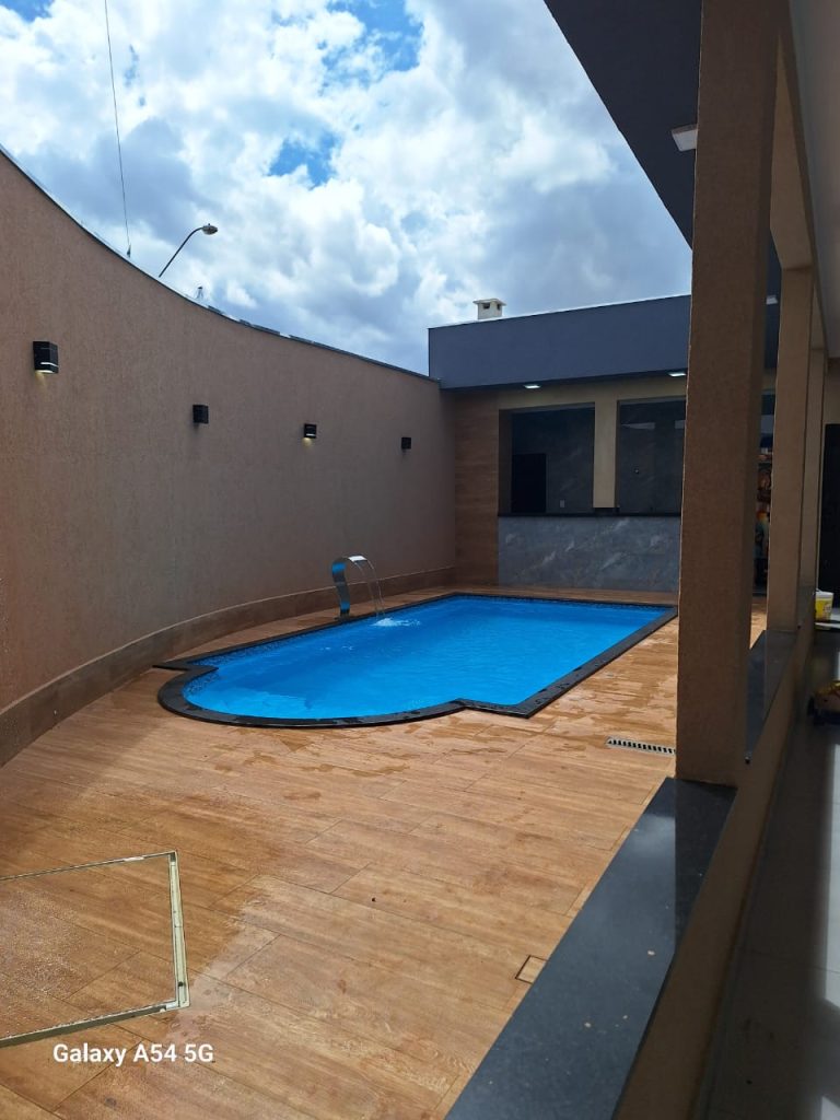 Casa Nova com Piscina zona Leste