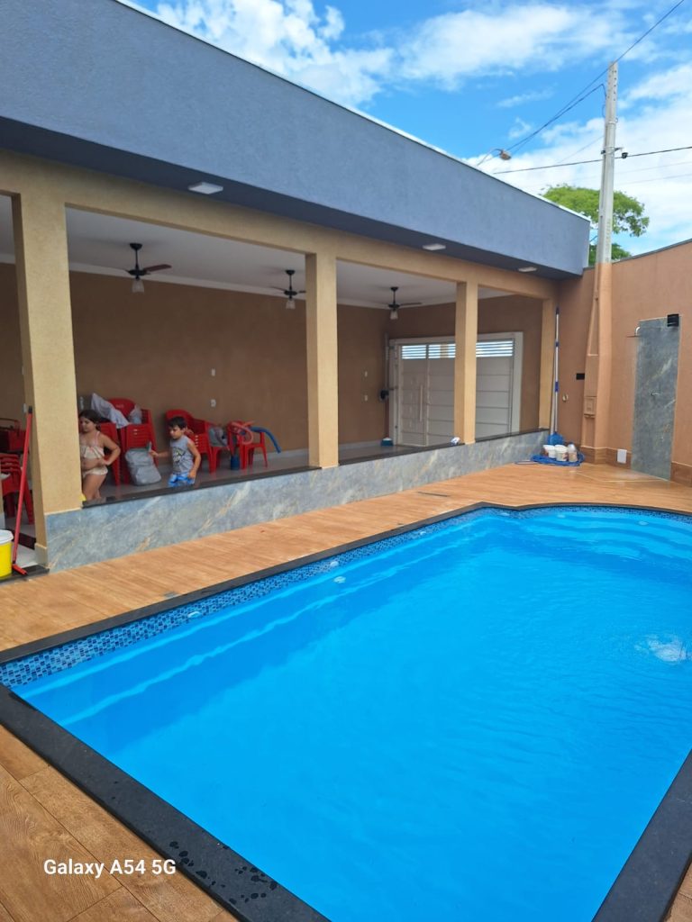 Casa Nova com Piscina zona Leste