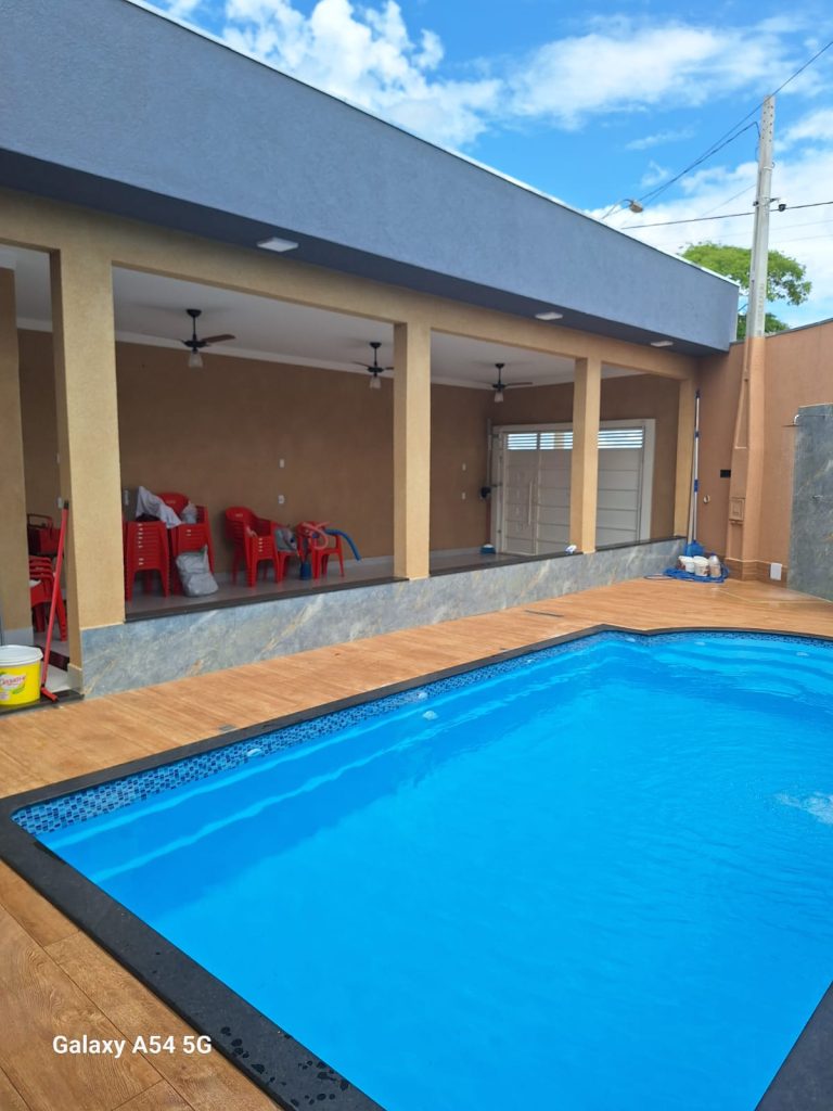 Casa Nova com Piscina zona Leste