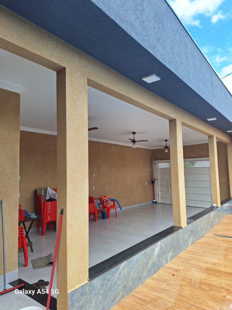 Casa Nova com Piscina zona Leste