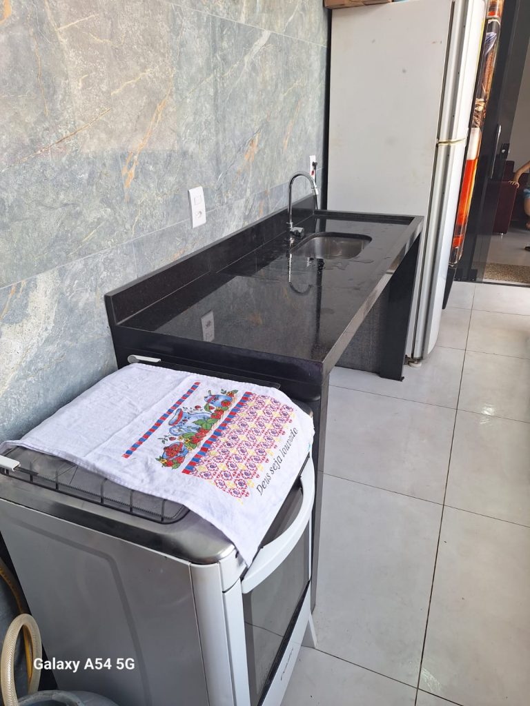 Casa Nova com Piscina zona Leste