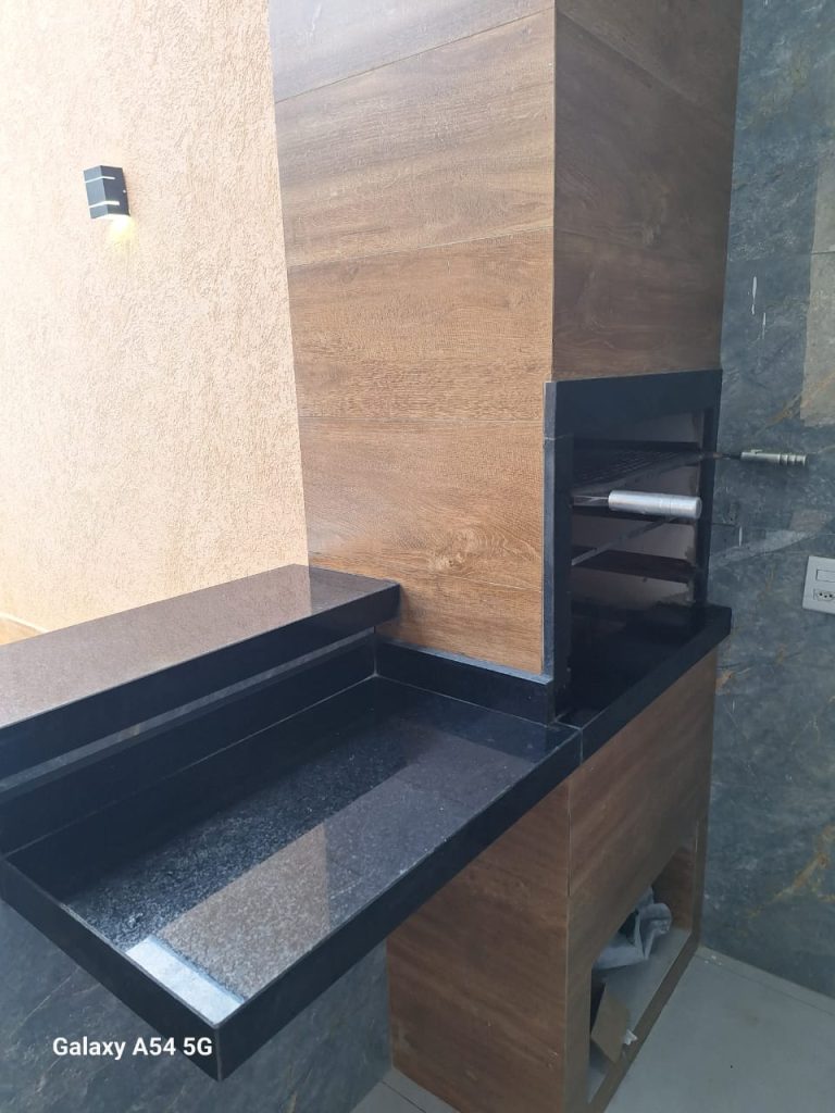 Casa Nova com Piscina zona Leste