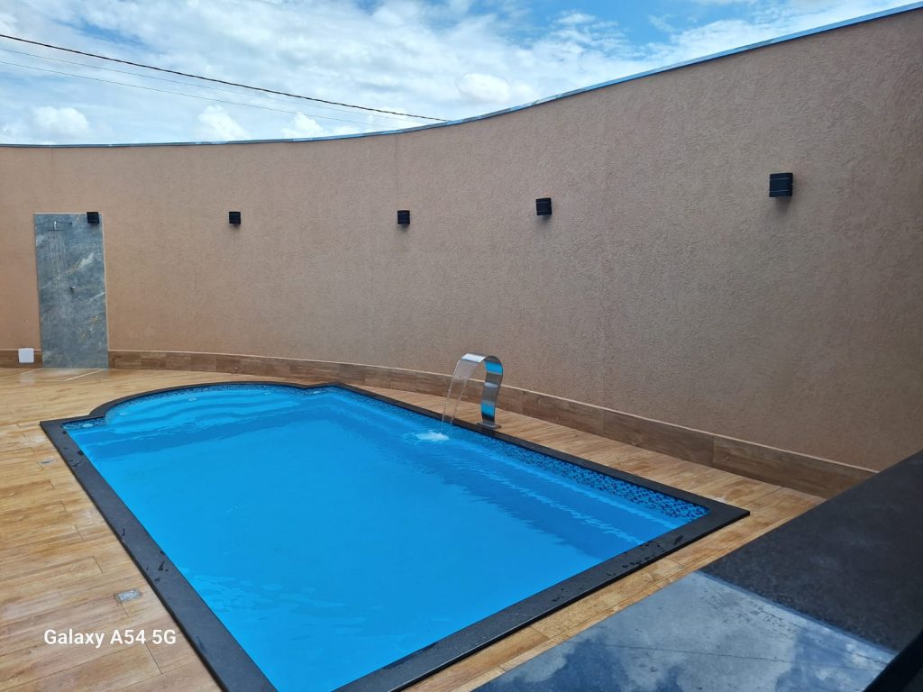 Casa Nova com Piscina zona Leste