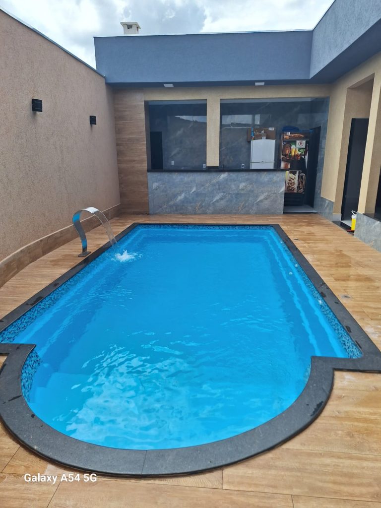 Casa Nova com Piscina zona Leste