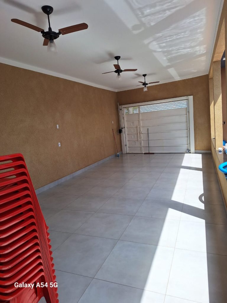 Casa Nova com Piscina zona Leste