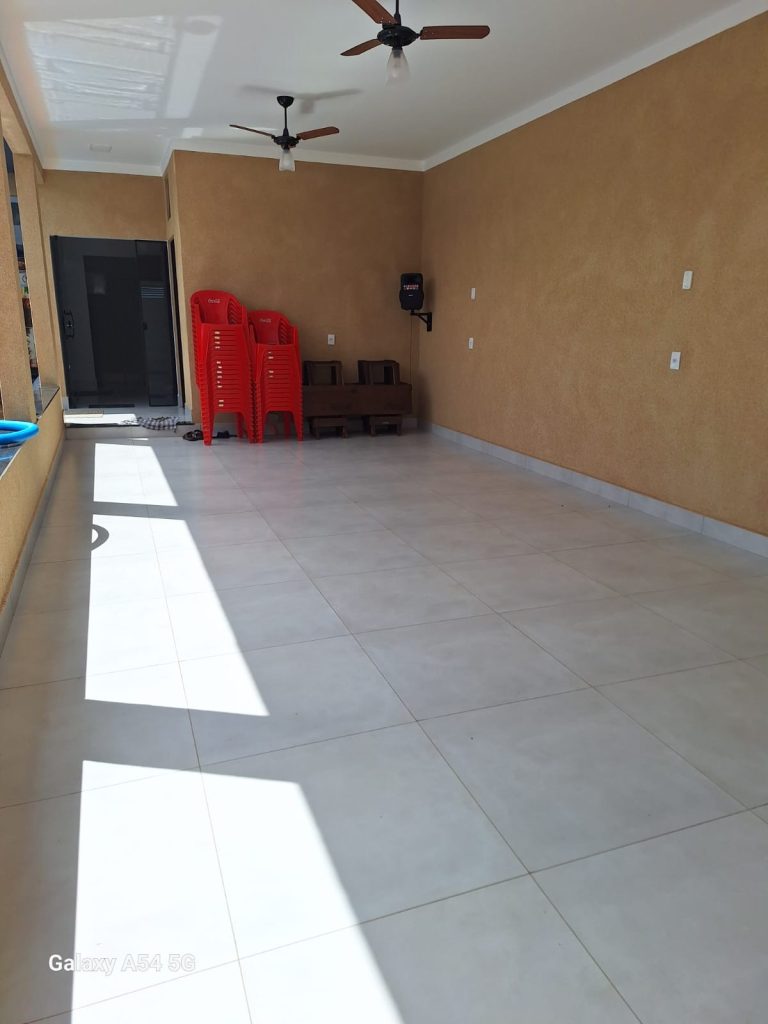 Casa Nova com Piscina zona Leste