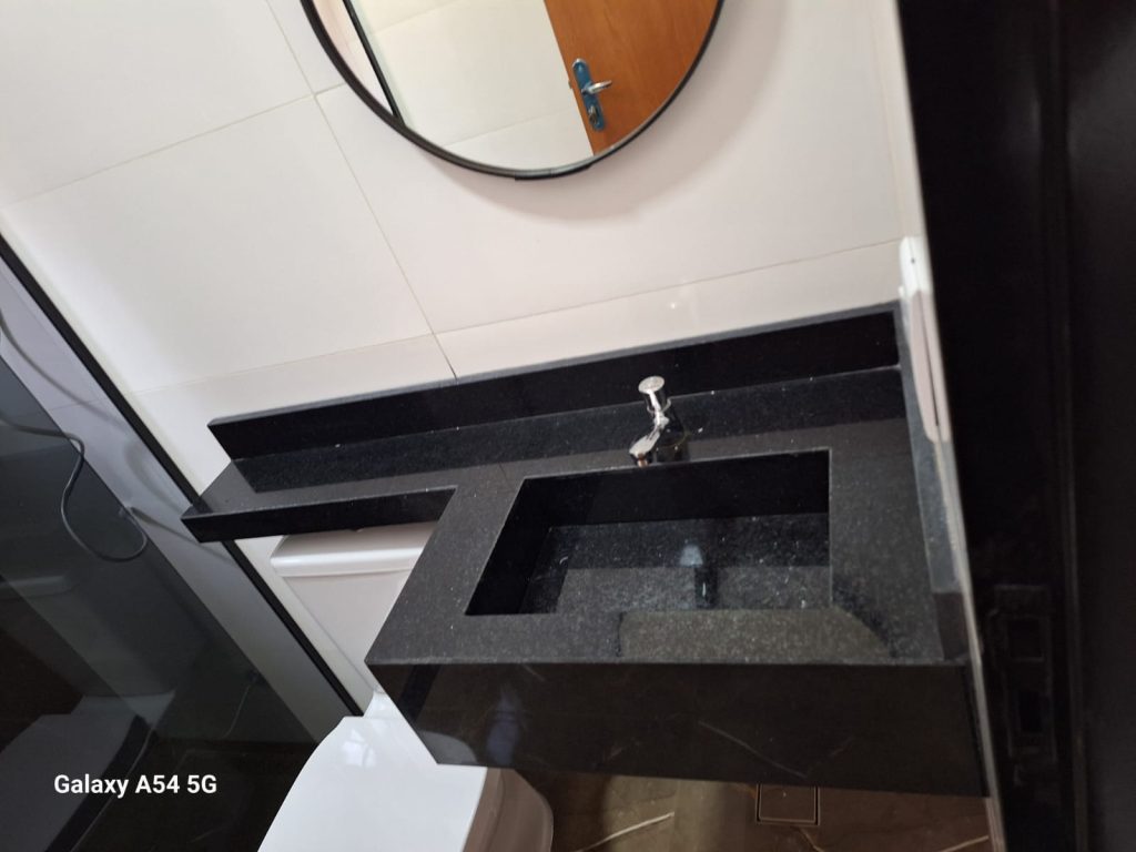 Casa Nova com Piscina zona Leste