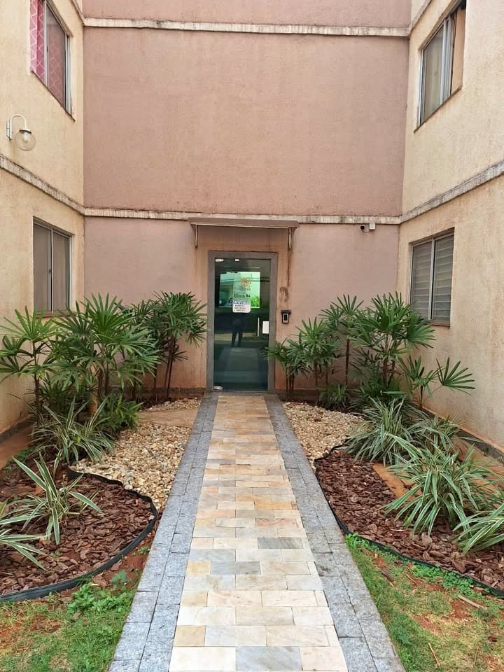 APARTAMENTO COM QUINTAL