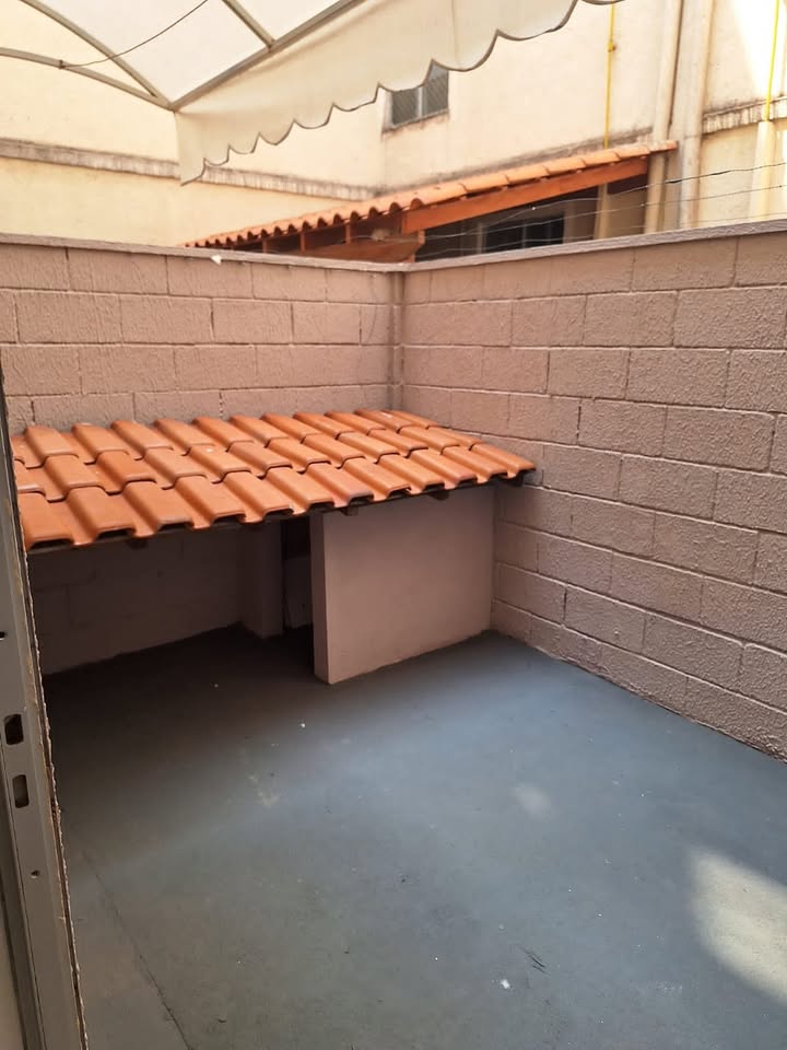 APARTAMENTO COM QUINTAL