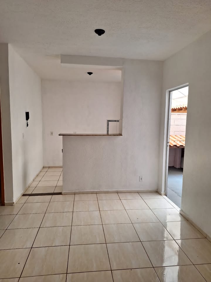 APARTAMENTO COM QUINTAL