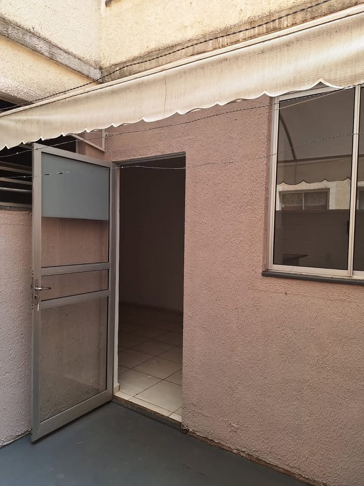 APARTAMENTO COM QUINTAL