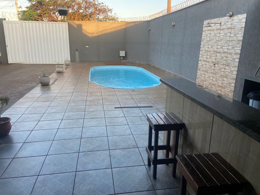 LINDA ÁREA DE LAZER PORTEIRA FECHADA