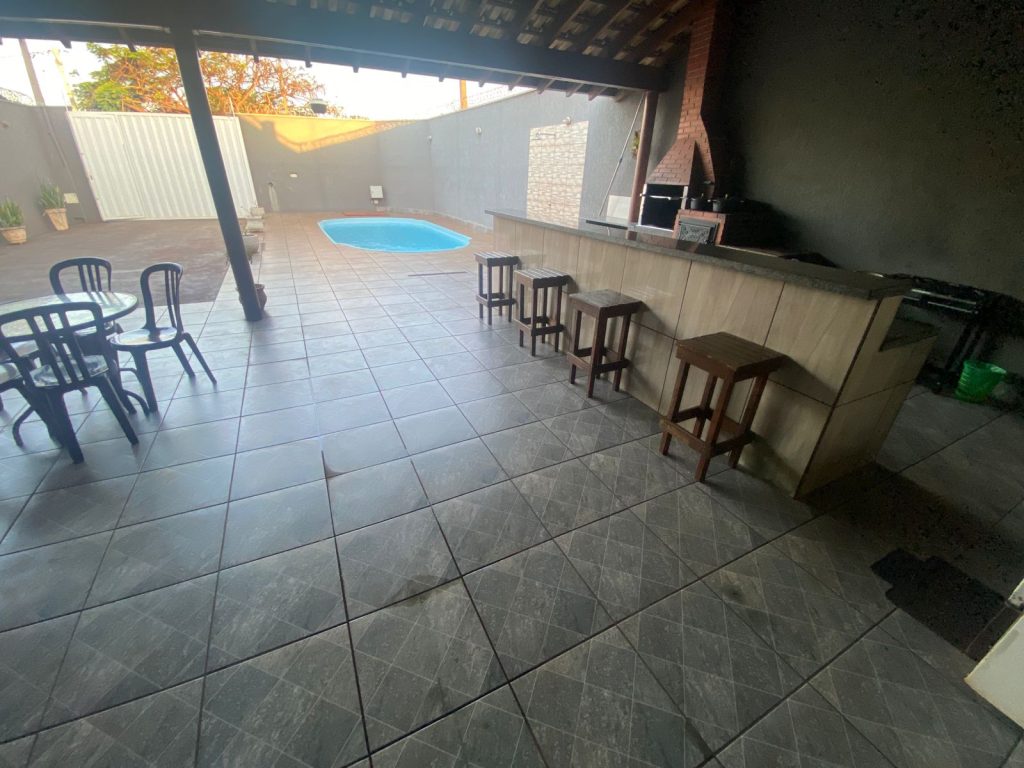 LINDA ÁREA DE LAZER PORTEIRA FECHADA