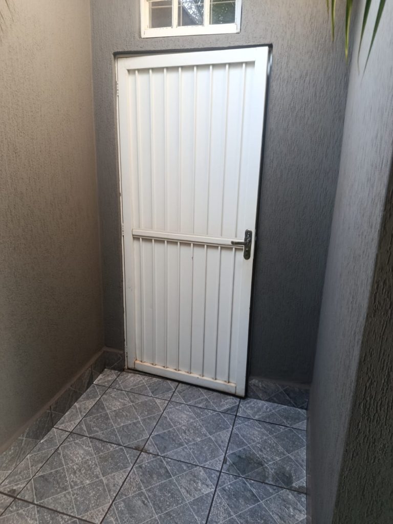 LINDA ÁREA DE LAZER PORTEIRA FECHADA