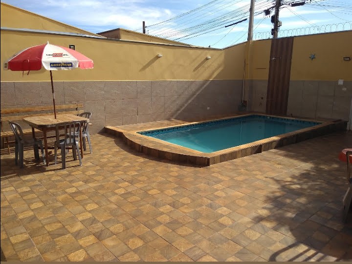 Casa com Área de Lazer – Parque dos Pinus