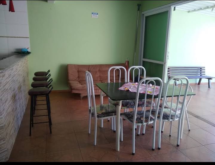 Casa com Área de Lazer – Parque dos Pinus