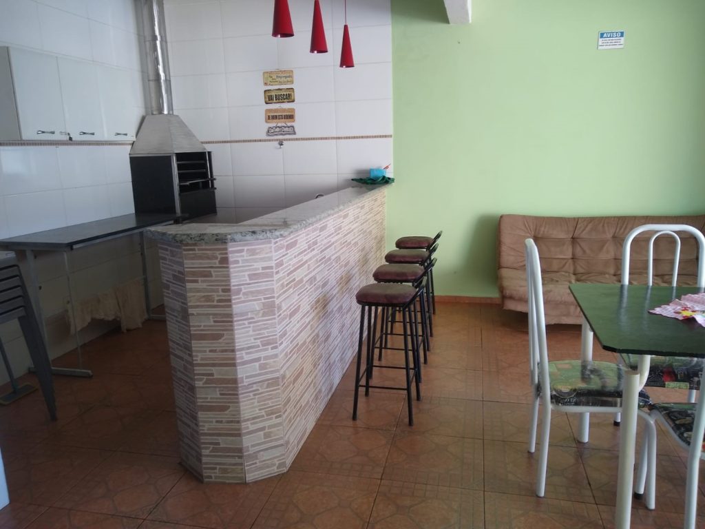 Casa com Área de Lazer – Parque dos Pinus