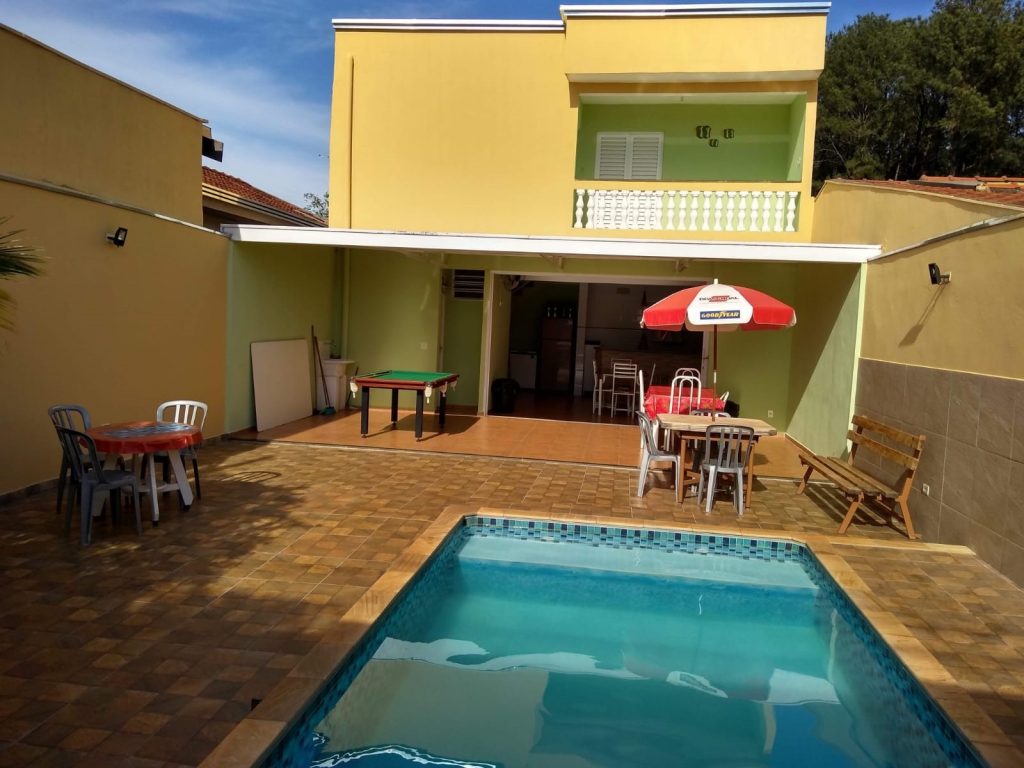 Casa com Área de Lazer – Parque dos Pinus