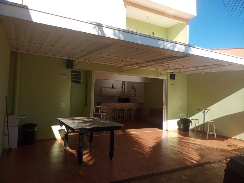 Casa com Área de Lazer – Parque dos Pinus