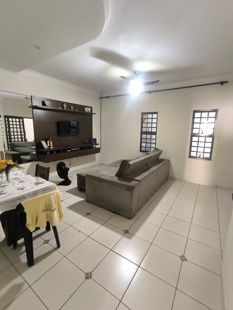 🏡✨ CASA COMPLETA COM SUÍTE + HIDRO NO PQ DOS PINUS!