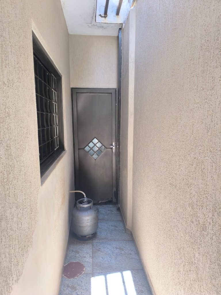 🏡✨ CASA COMPLETA COM SUÍTE + HIDRO NO PQ DOS PINUS!