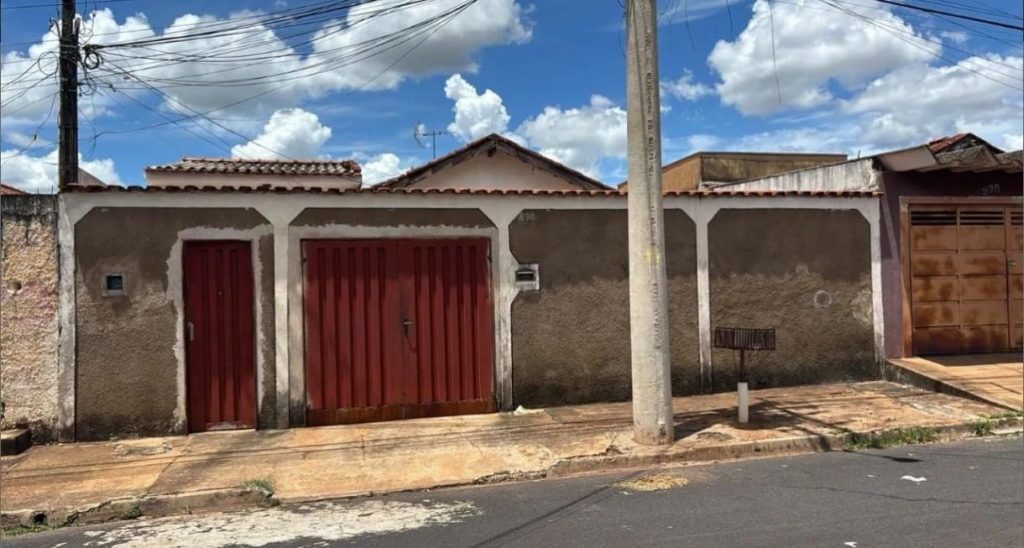 🏡 OPORTUNIDADE IMPERDÍVEL – CASA COM EDÍCULA! 🏡