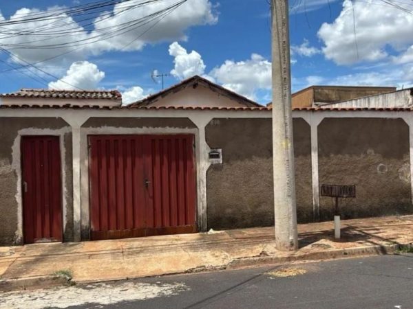 🏡 OPORTUNIDADE IMPERDÍVEL – CASA COM EDÍCULA! 🏡