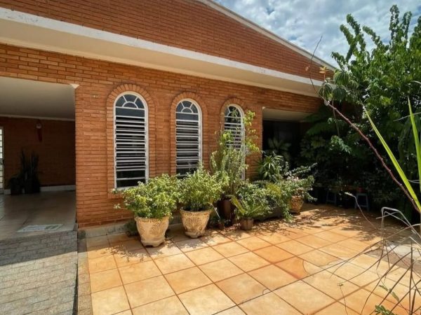 CASA À VENDA NO SUMAREZINHO