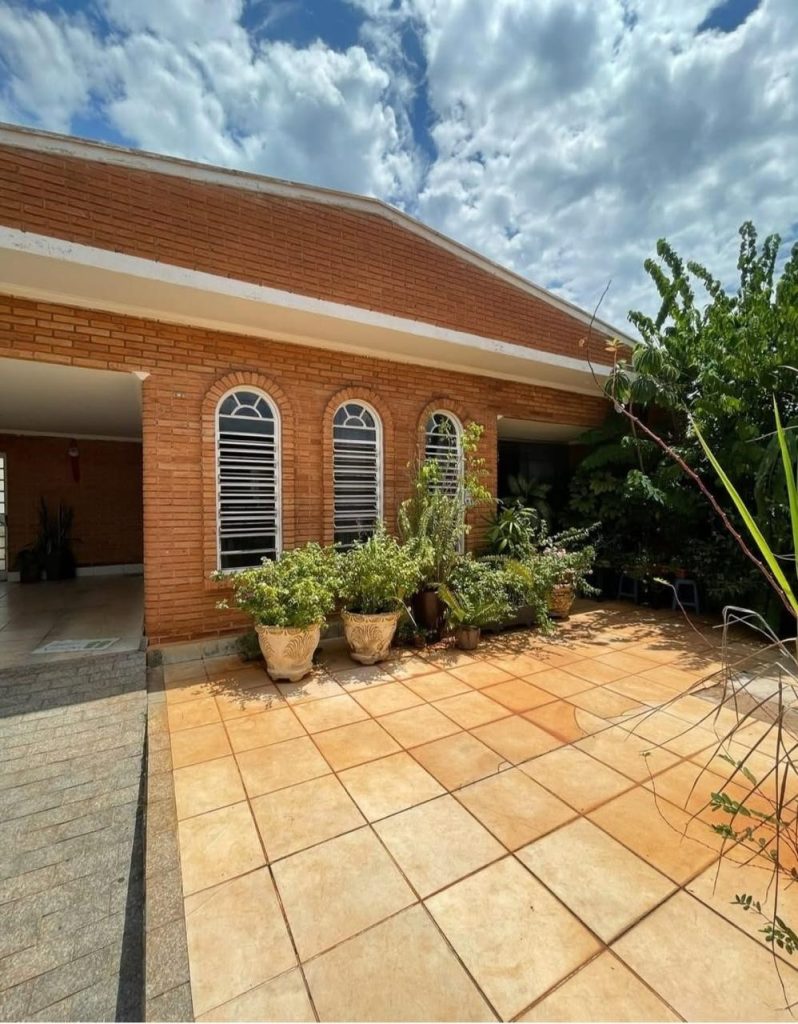 CASA À VENDA NO SUMAREZINHO